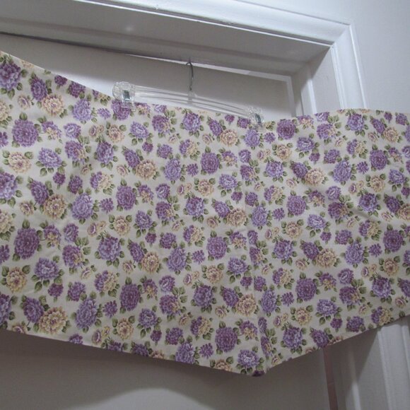 Floral Curtain Valance ~ Beige with purple flowers ~ 18-3/4 x 104" ~ Beautiful! - Picture 13 of 13